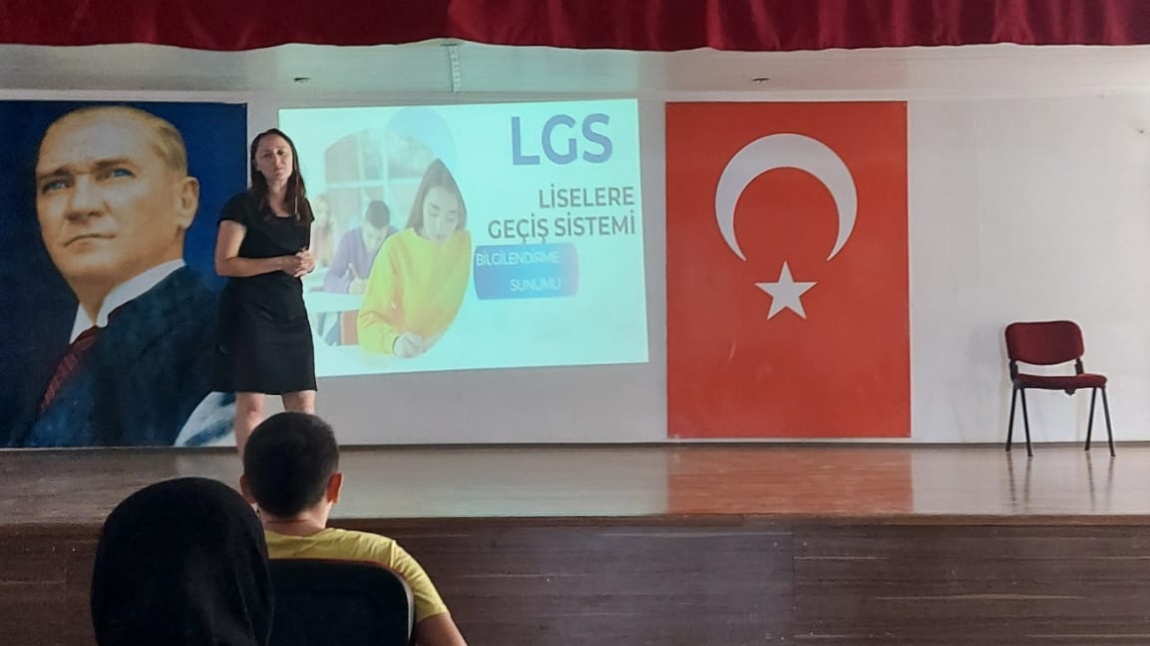 Verimli ders çalışma teknikleri ve bir üst eğitim kurumlarının tanıtılması konulu seminer